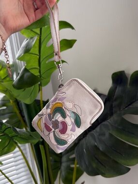 Relic Cream Floral Applique Wristlet